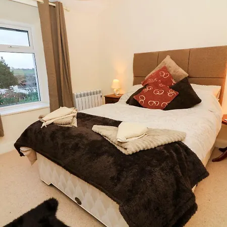 1 Sunnybank, Holiday home